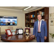 ΤΗΝ ΗΓΕΤΙΚΗ ΤΟΥΣ ΘΕΣΗ ΣΤΗΝ ΑΓΟΡΑ - CHC GROUP